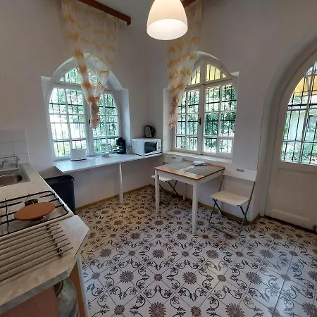 Rozmaring Apartman Haz