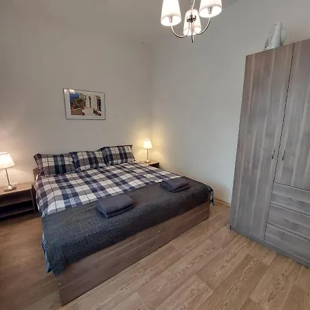 Rozmaring Apartman Haz *