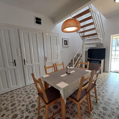 Rozmaring Apartman Haz Feriehus Csopak
